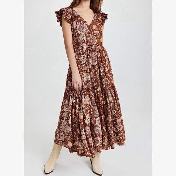 En Saison Dresses & Skirts - En Saison Dress